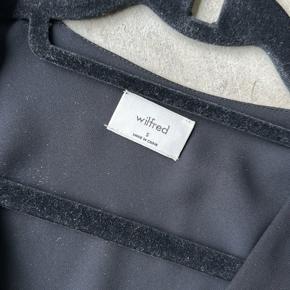 WILFRED long sleeve v neck crop blouse - Picture 2 of 4